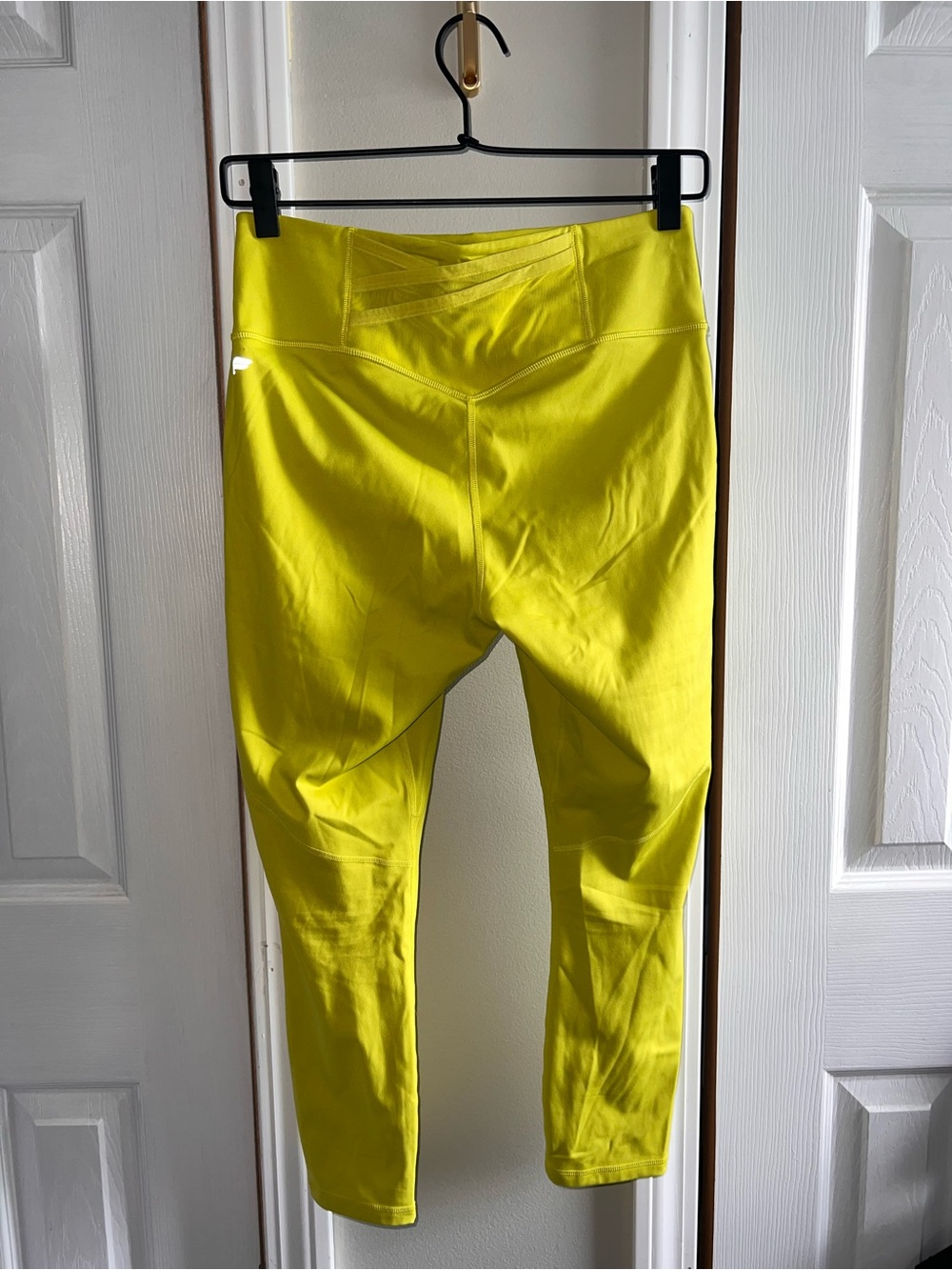 Fabletics Trinity Motion365 High-Waisted Green Capri - Size Medium - Picture 5 of 10